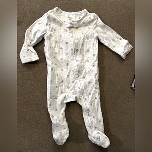 6-9 months footie pajamas, white with stars